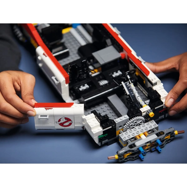 10274 LEGO Icons: Ghostbusters™ ECTO-1