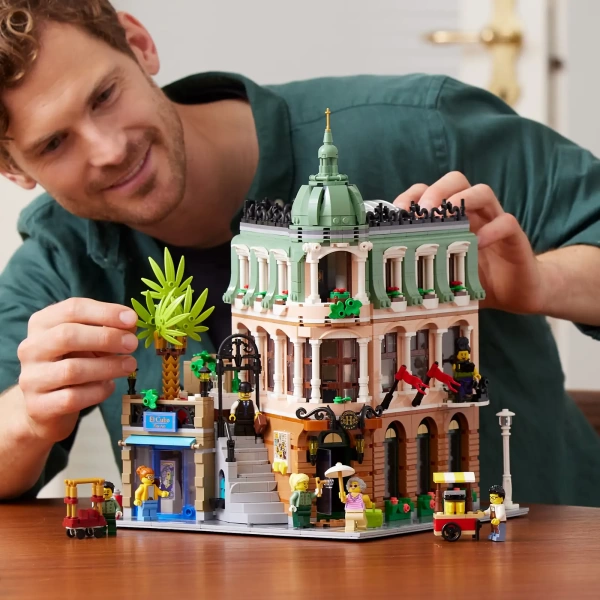10297 LEGO Icons: Boetiekhotel