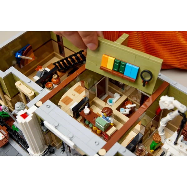 10326 LEGO Icons: Natuurhistorisch museum