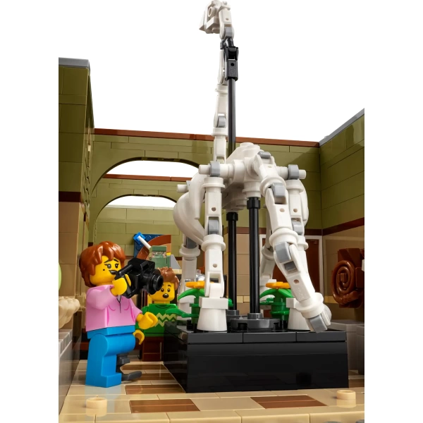 10326 LEGO Icons: Natuurhistorisch museum
