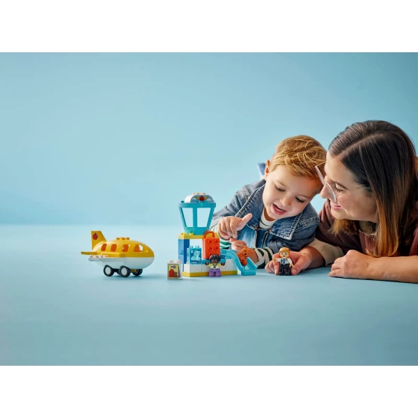 10443 LEGO DUPLO: Voor het eerst op het vliegveld